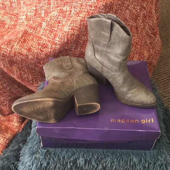 Madden Girl grey heeled booties - Picture 2 of 2